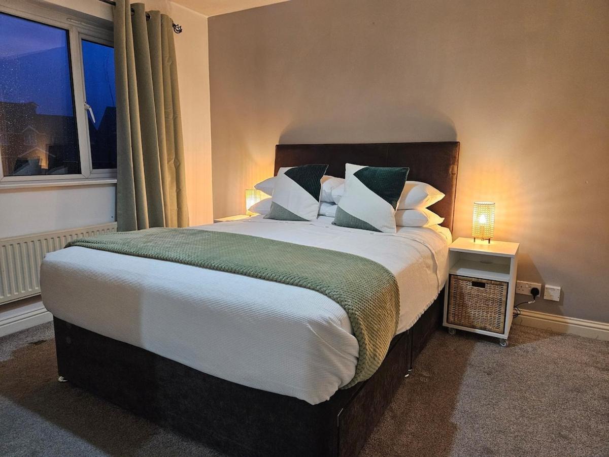 Binley With Parking - Perfect For Contractors, Families And Groups, Location Next To Shopping Park Holiday home Coventry