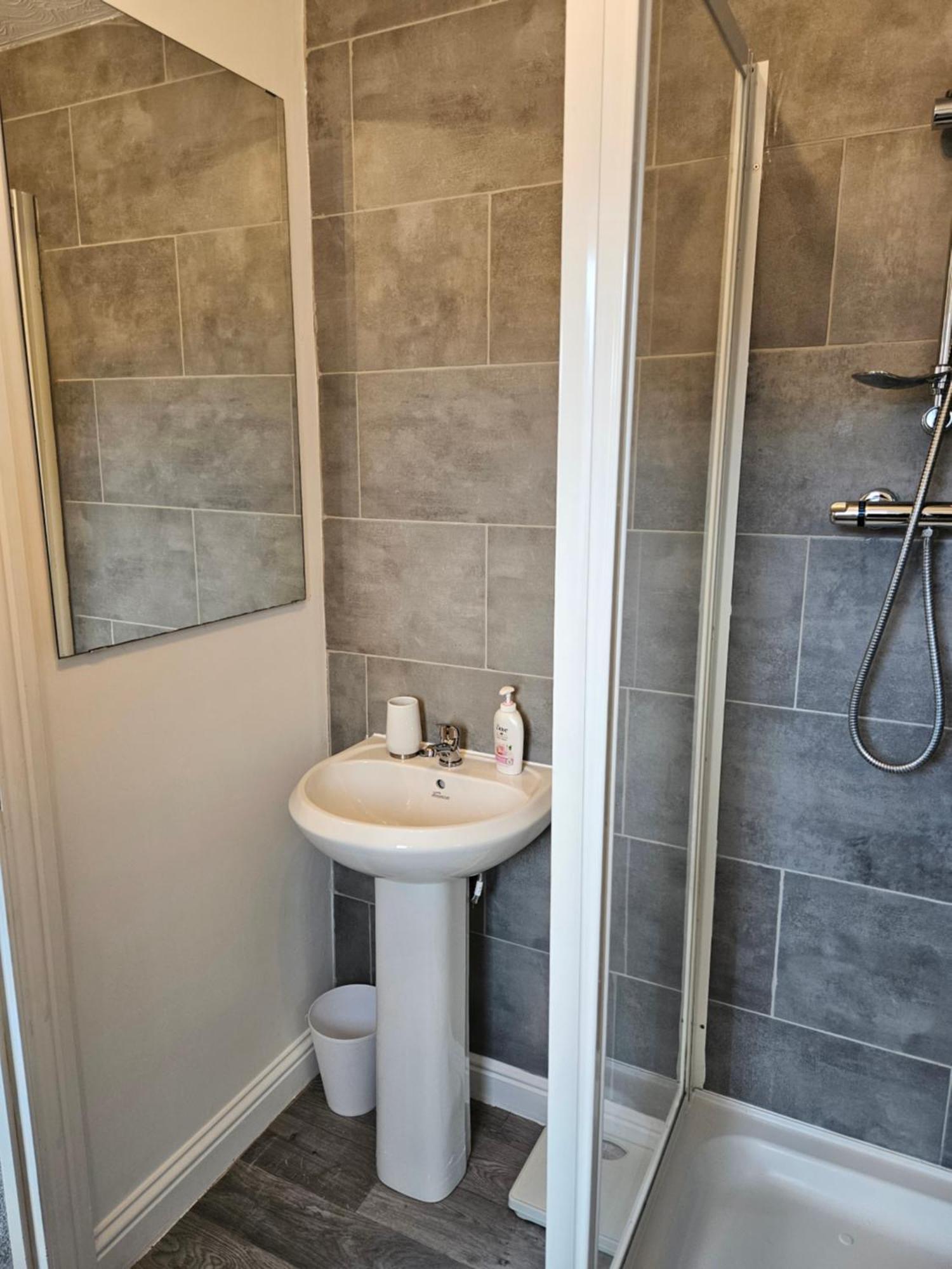 Binley With Parking - Perfect For Contractors, Families And Groups, Location Next To Shopping Park