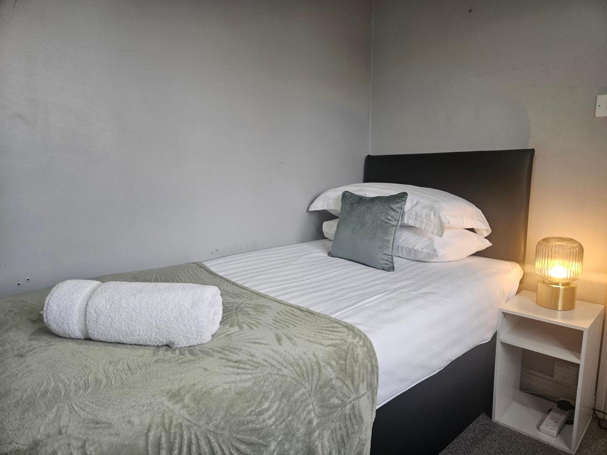 Binley With Parking - Perfect For Contractors, Families And Groups, Location Next To Shopping Park Holiday home Coventry